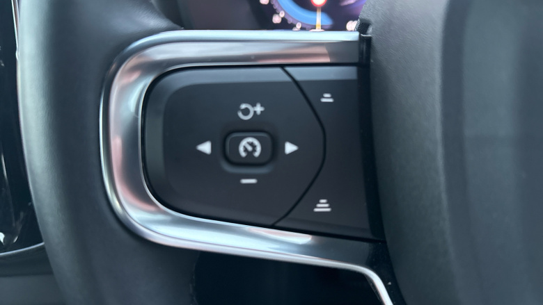 Volvo XC40 2.0 B3P Core 5dr Auto Petrol Estate